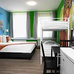 Teleport - Free Parking Hotel