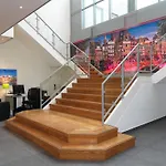 Teleport - Free Parking Hotel