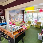 Teleport - Free Parking Hotel