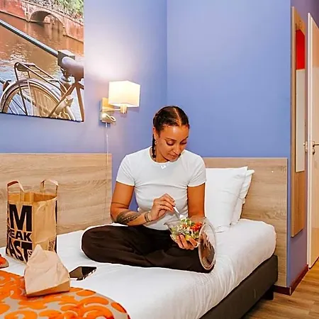 Teleport - Free Parking Hotel