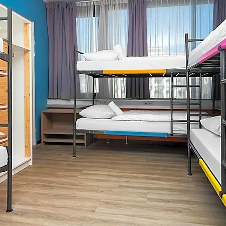 Teleport - Free Parking Hotel