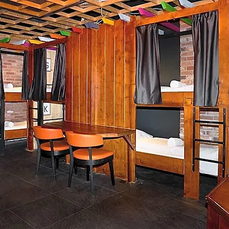 Teleport - Free Parking Hotel Amsterdam