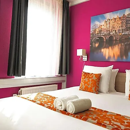 Teleport - Free Parking Hotel