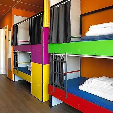 Teleport - Free Parking Hotel