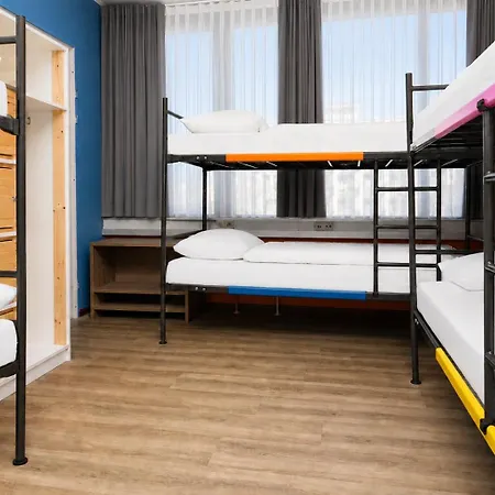 Teleport - Free Parking Hotel